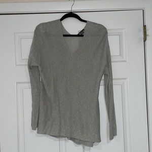 Vince lightweight vneck sweater Sz M
